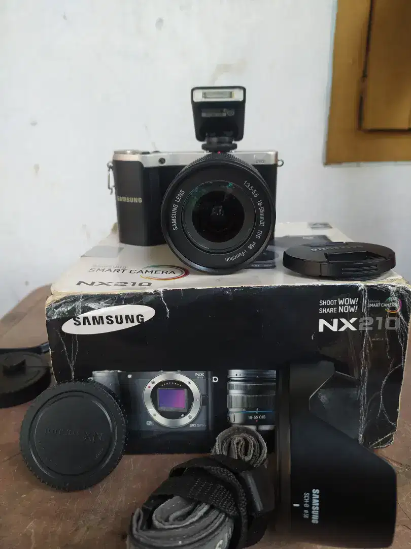 Mirrorless Samsung NX210
