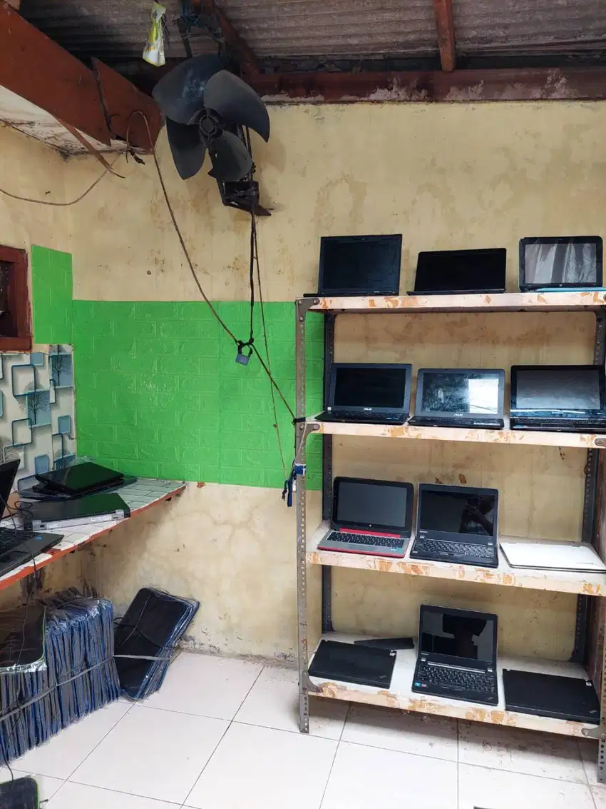 Laptop X Kantor Cocok Buat Kuliah. Kerja. Dan Usaha Whattsap Aja Gan