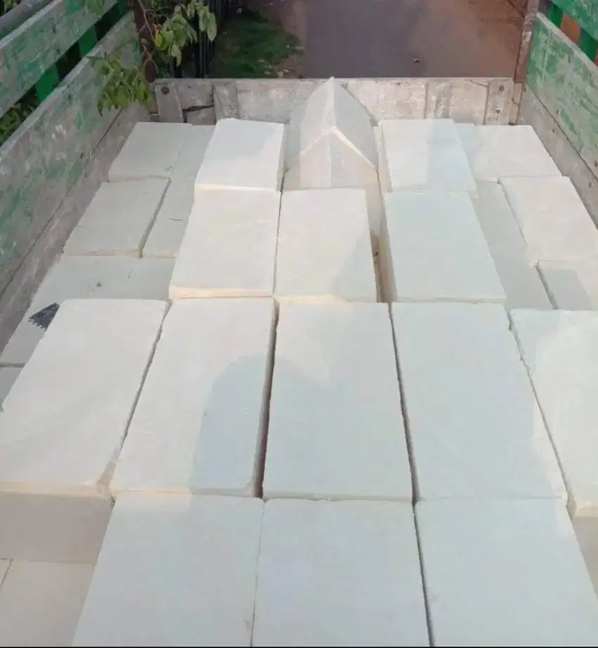 Boto putih umpak kumbong super batu pondasi dan dinding