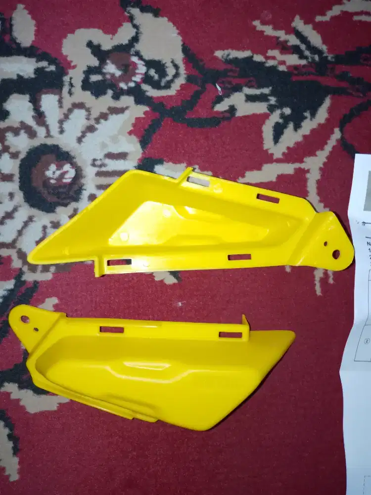 Side Slider Yamaha X-Ride 125 original like new