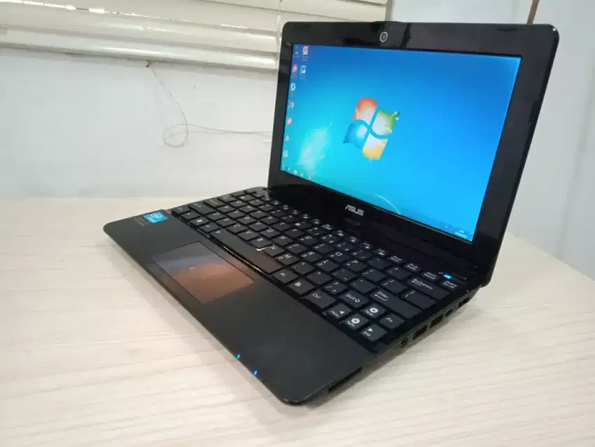 Notebook ASUS RAM2GB LED10Inch