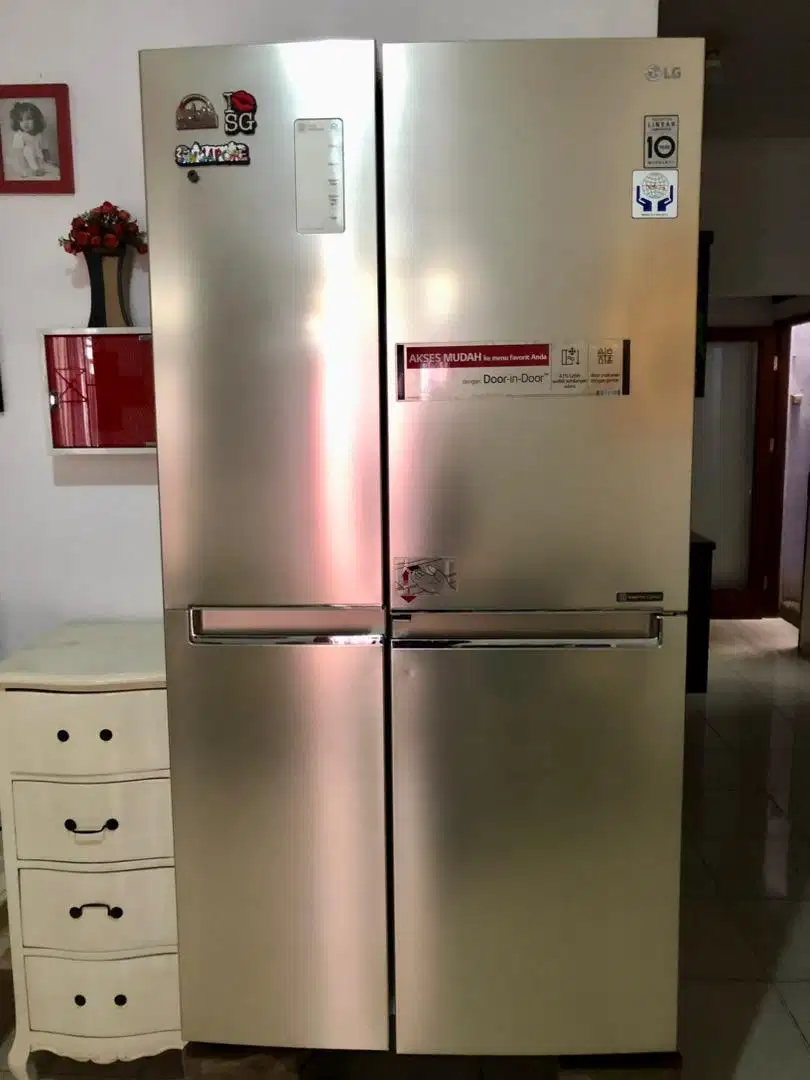 Kulkas LG side by side shiny Gold