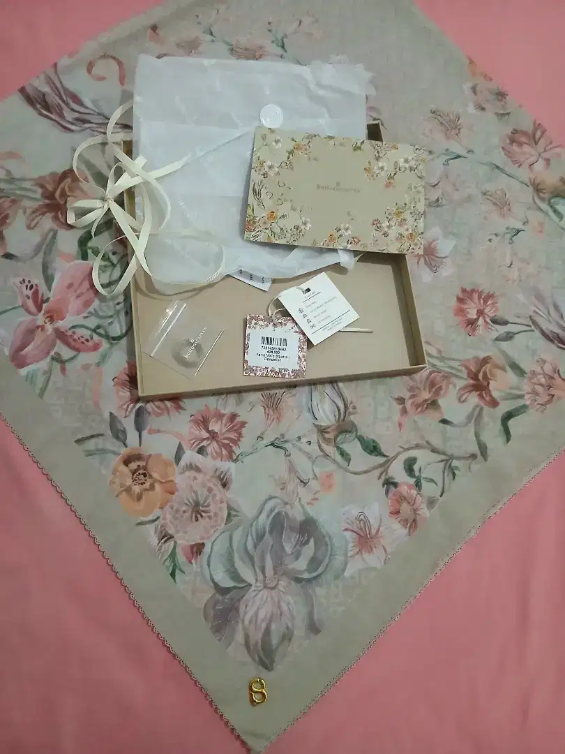 Preloved Button scarf