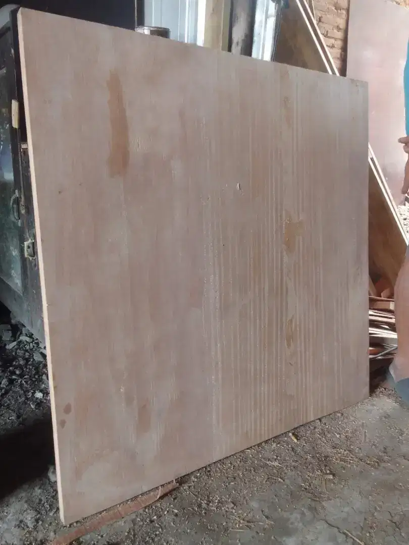 Papan Bordress Kayu Bengkirai, ukuran T. 3cm x L. 100cm x P. 100cm