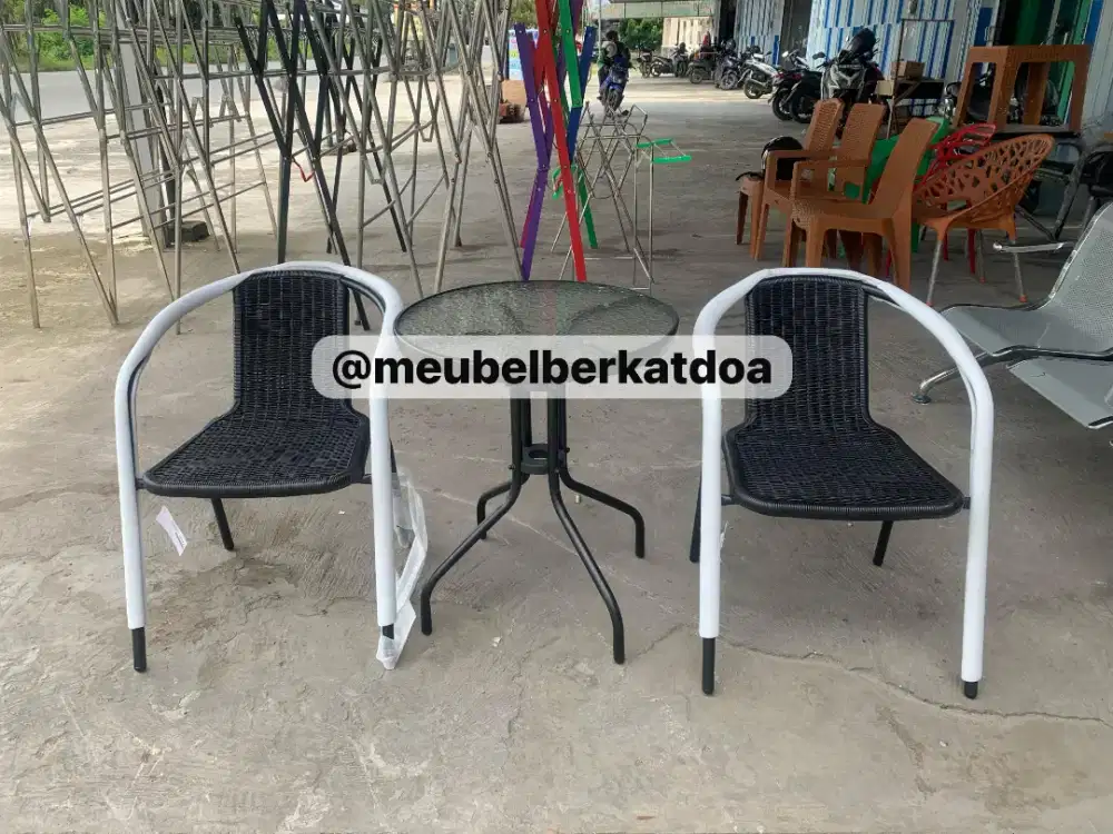 1 set kursi teras rotan hitam