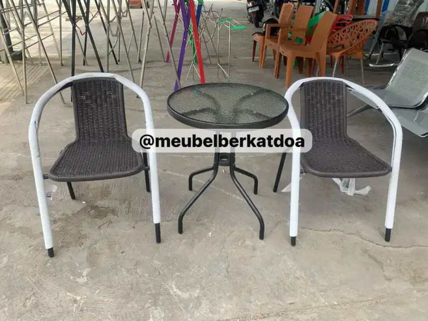Kursi 1 set teras rotan coklat