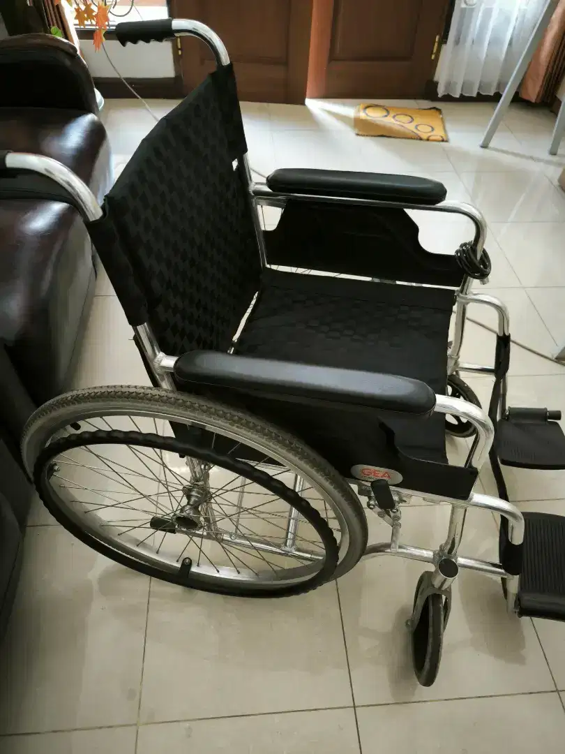 Kursi roda GEA kondisi masih bagus