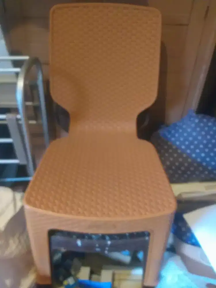 Kursi sandar plastik merk Olymplast & Tabitha