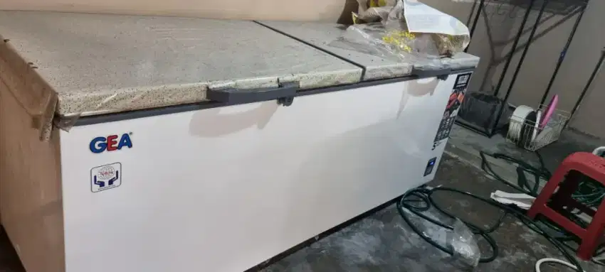 KULKAS FREEZER GEA SECOND TYPE AB 705 R
