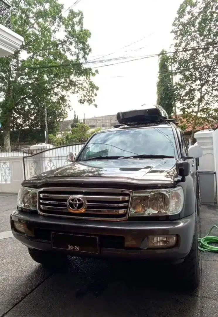TOYOTA LAND CRUISER VX100 SAHARA 2004, AUSTRALIAN VERSION