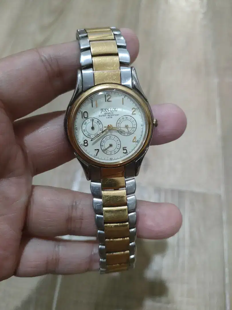 Jam tangan wanita merk Jean Lou