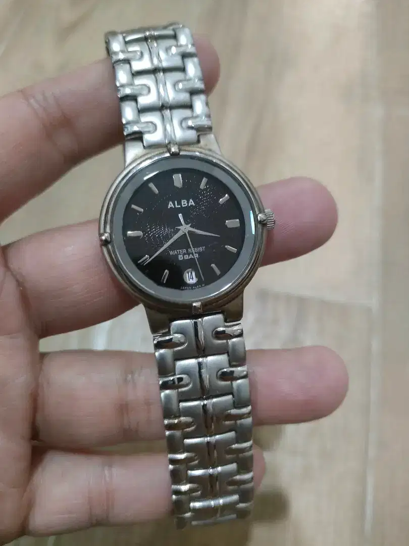 Jam tangan wanita merk Alba