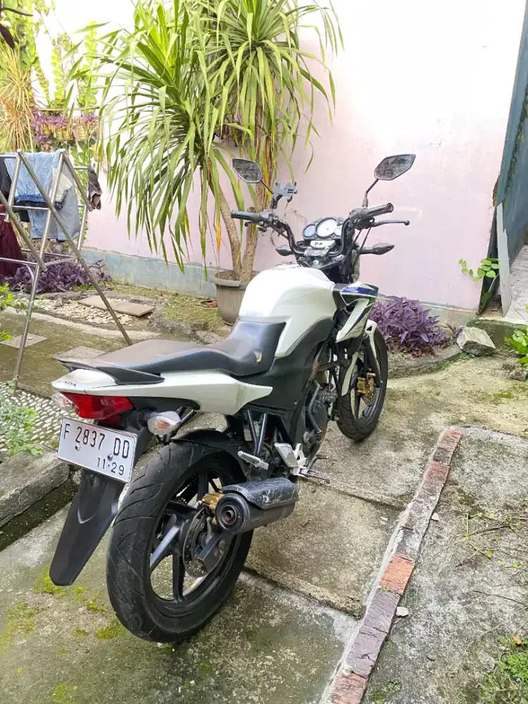Honda CB 150 R Putih Biru