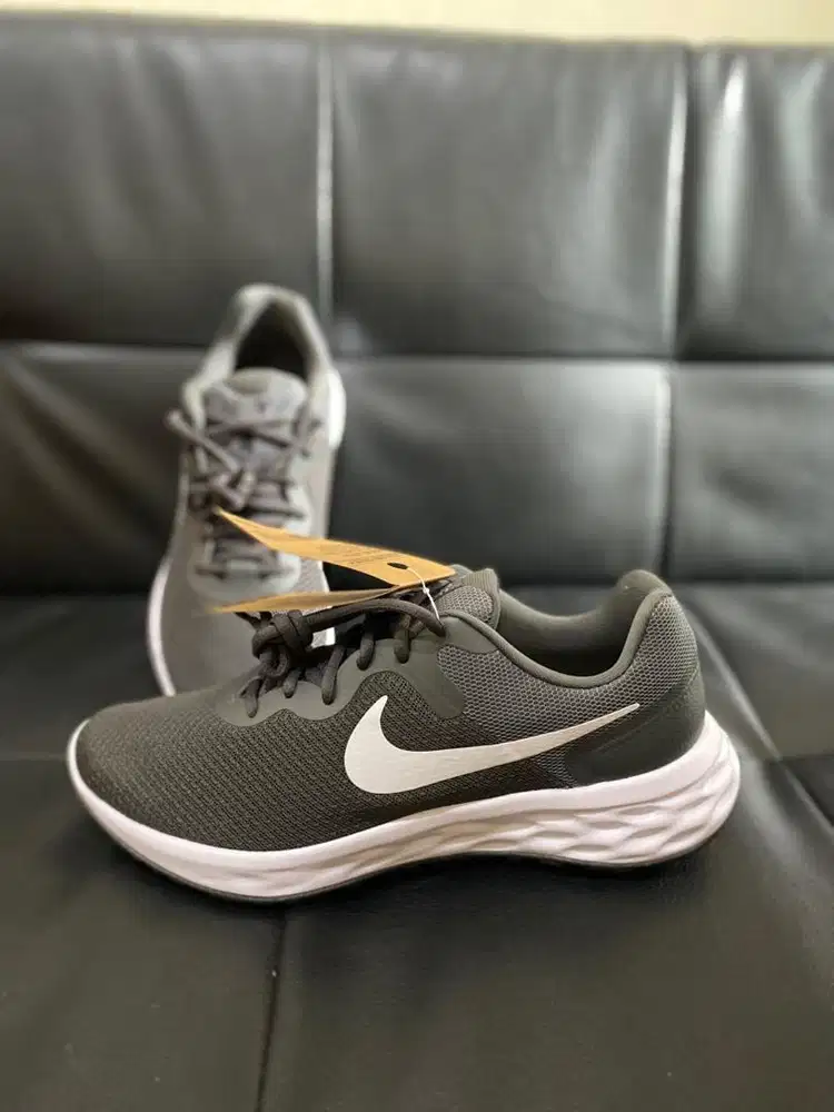 Nike Revolution 6 - New 100% Original