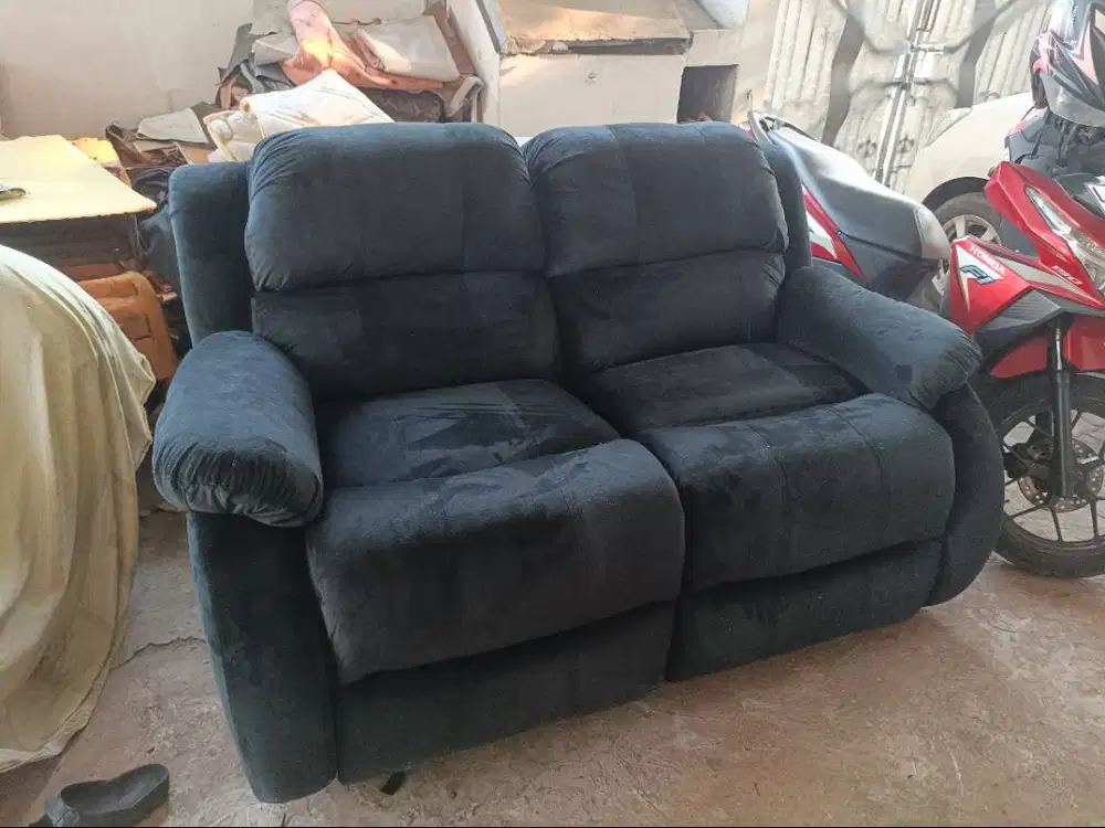 Sofa Reclining Cheers Informa Ashley menerima perbaikan reparasi