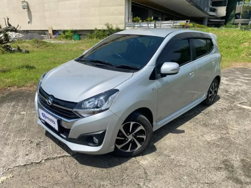 Low KM Daihatsu Ayla 1.2 R Bensin-MT 2018 Silver AEPN