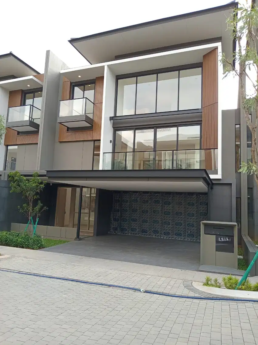 Dijual rumah mewah cluster Laurel navapark
