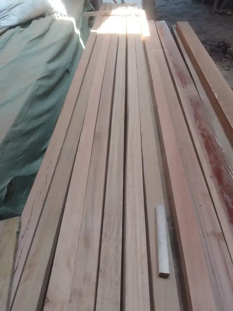 Kayu Kaso Bengkirai Red Balau ukuran T. 4x6 dan 5x7, Panjang 4 meter