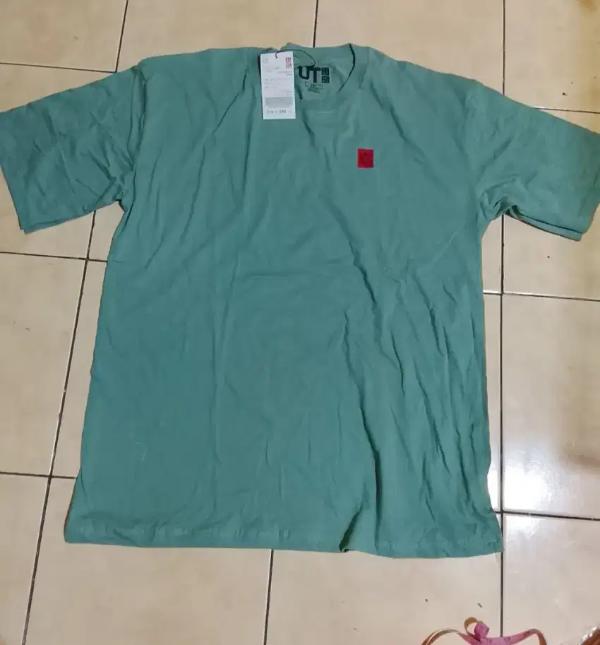 UNIQLO BNWT Tee Sage