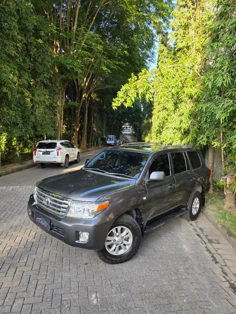 Toyota Landcruiser vx200 4.7cc v8 4x4 ausie specs 2010 / 2011 A/T Grey