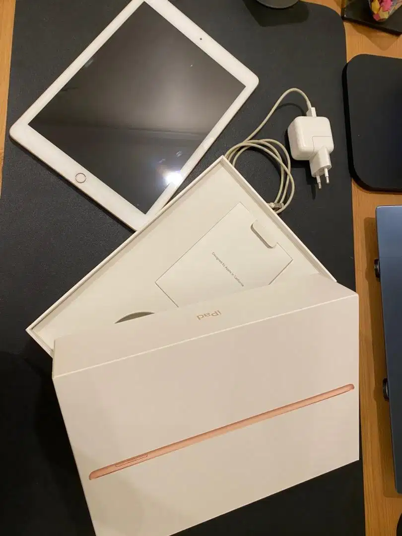 IPAD 6TH GENERATION WIFI + CELLULAR (32GB)