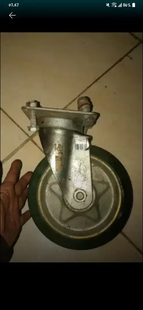 Roda troli bermerek