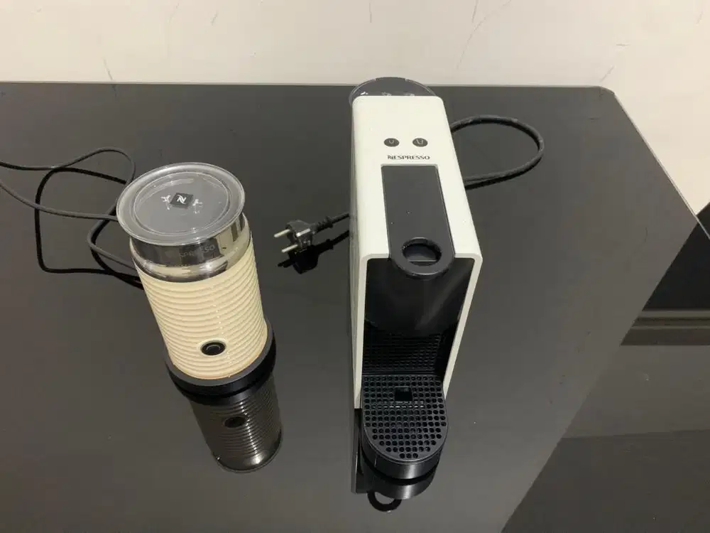 Dijual Mesin Kopi Nespresso Mini Esenza white + Aerocinno3