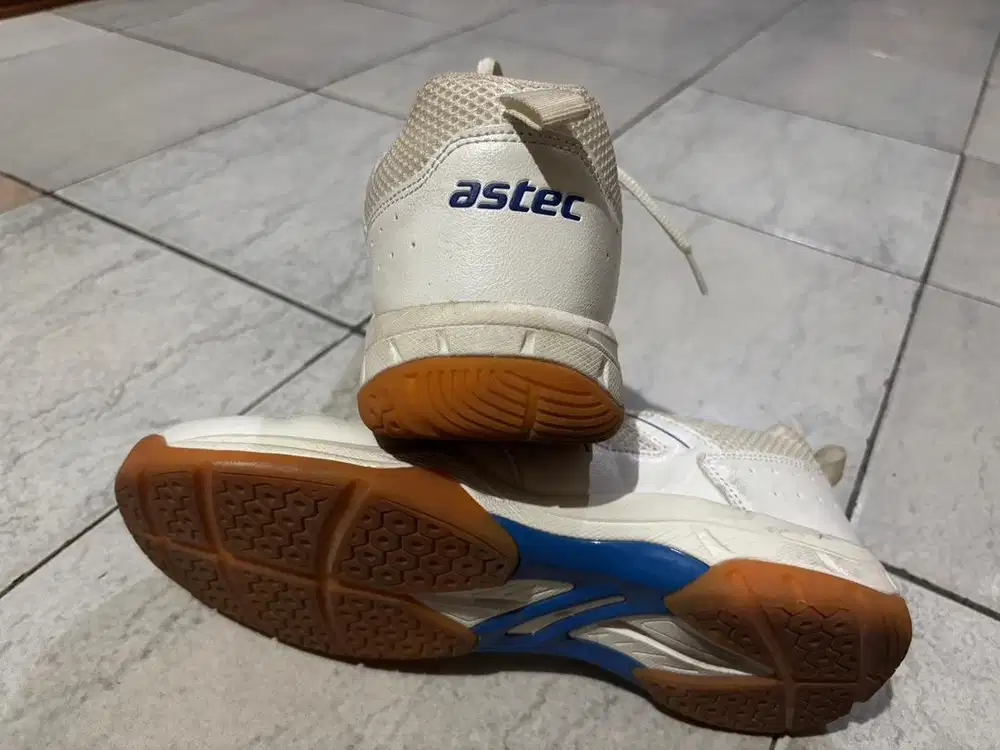 Ready Astec sepatu Badminton