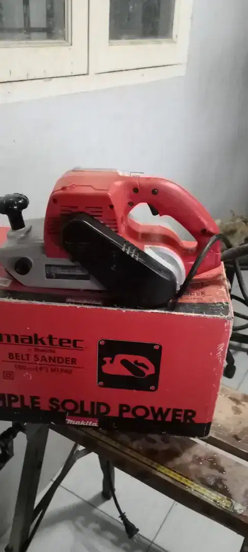 Mesin Amplas Belt Maktec MT940