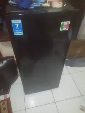 Kulkas 1 pintu merk AQUA normal siap pakai dingin beku nego tipis