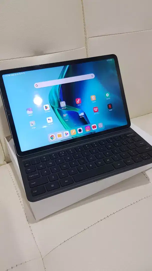 Xiaomi Mi Pad 5 6/256 + Magnetic keyboard case 2nd Great Condition