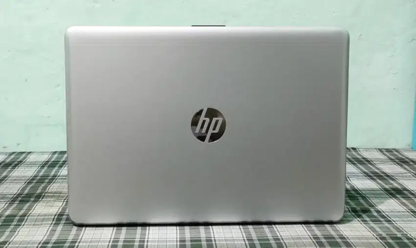 Hp 14 slim Dualvga Fhd AMD a9 ram8 ssd512 batre awet siap game design