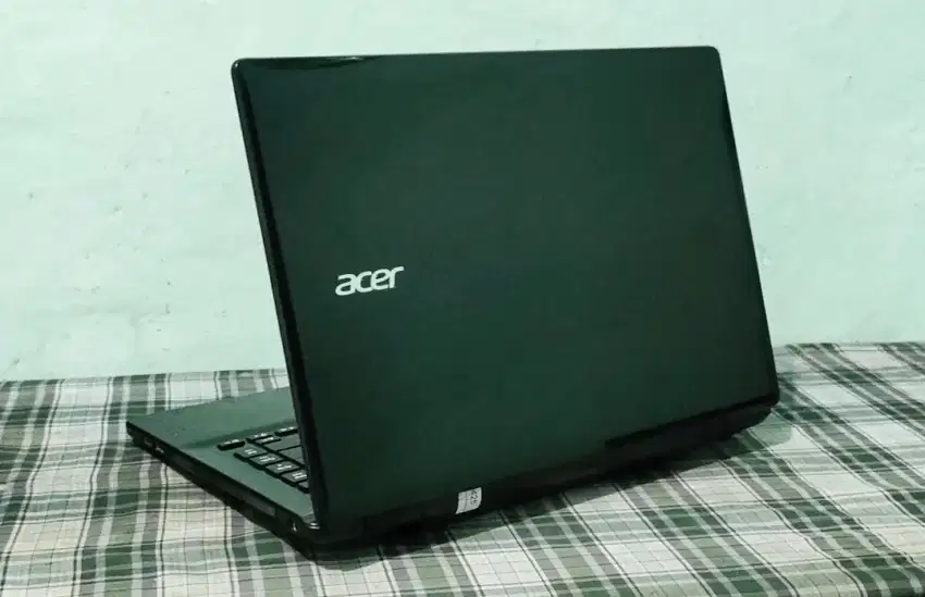 Acer aspire e5-471 core i3 gen4 ram4 ssd128 batre awet 4jam siap pakai