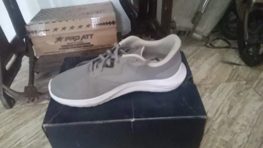 Sepatu rebook baru sekali pake kotak ada
