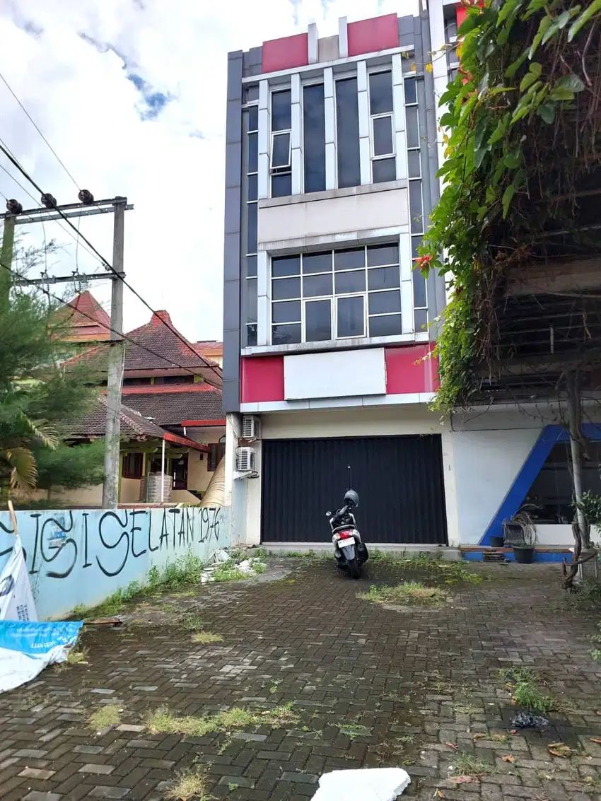 Ruko Strategis di Tepi Ringroad Utara Cocok Untuk Kantor
