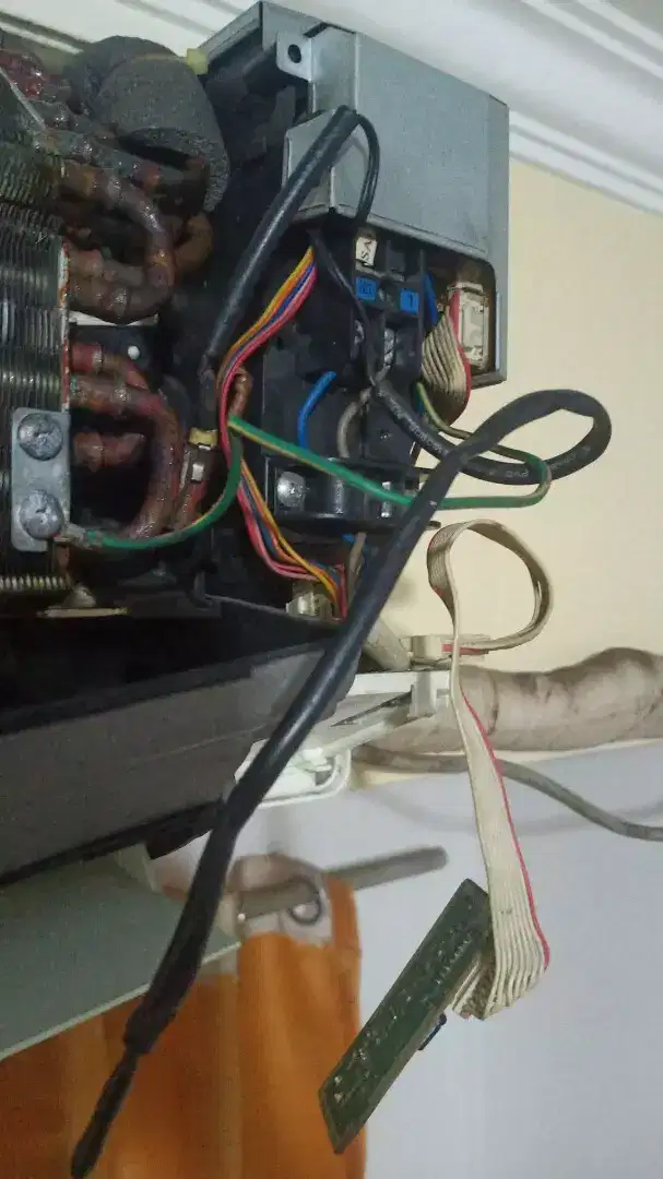Layanan jasa bongkar pasang ac, servis ac bocor,ac netes,ac error