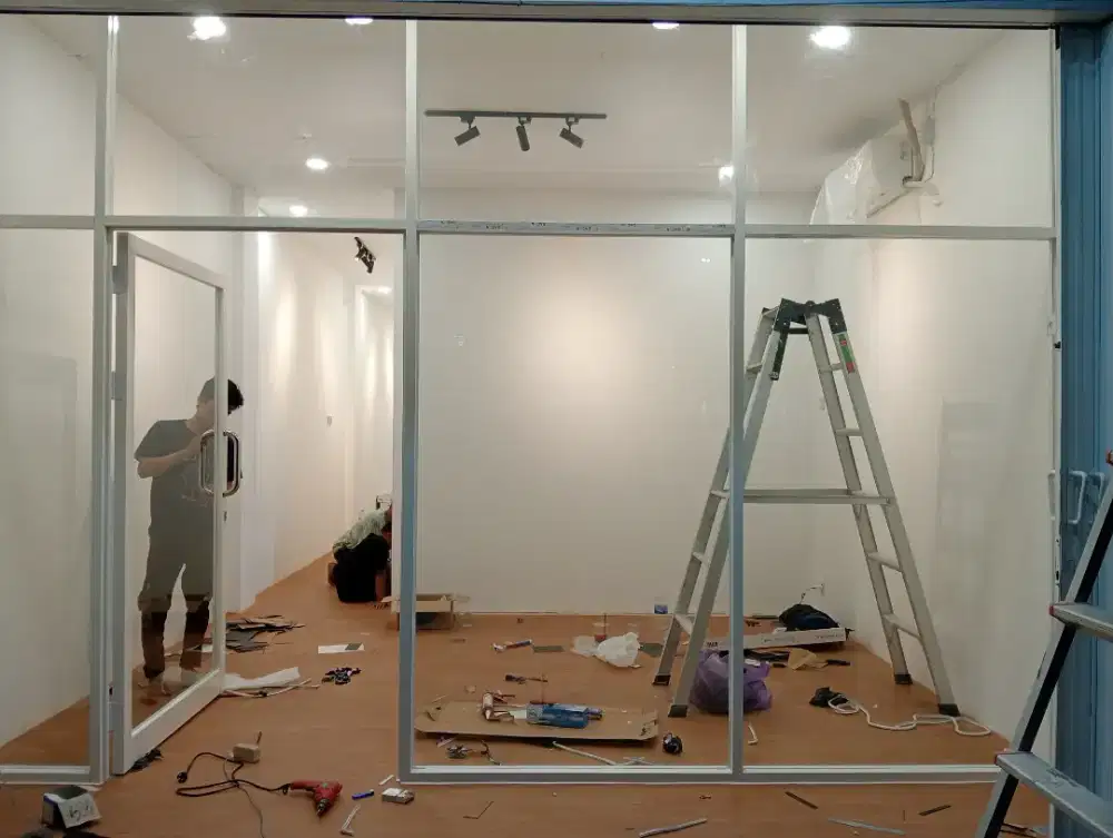 Sekat almanium dan kaca