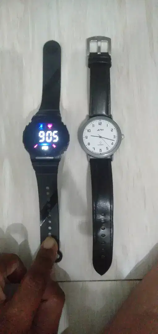 Touch lcd watch n Rei watch second