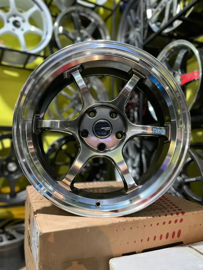 VELG ADVAN RG-D2 R18*8,5 H5*114 XPANDER,LEVINA,INNOVA,CRV,HRV,ALPHARD