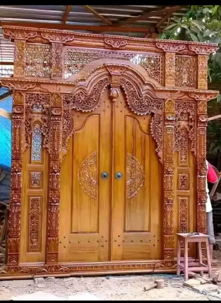 Pintu Gebyok Jati Ukir