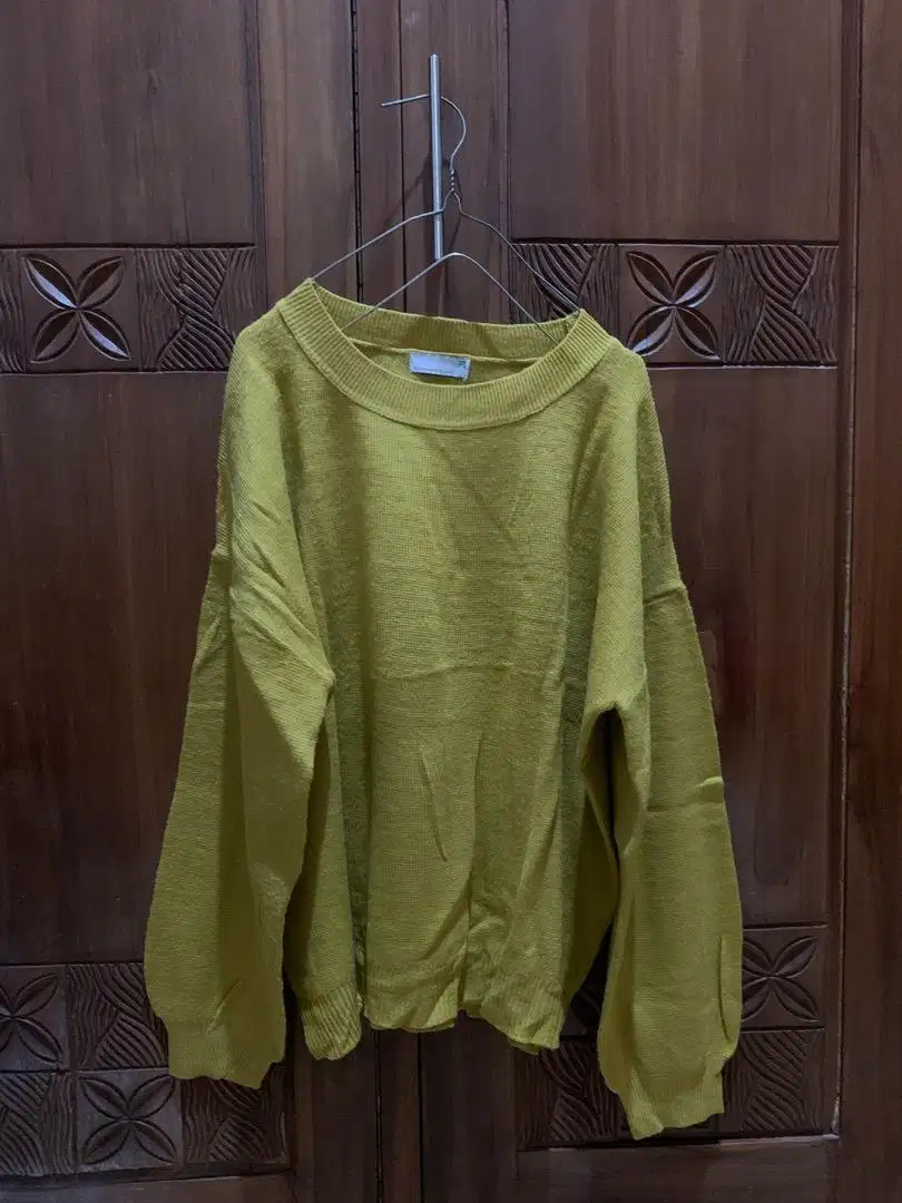 atasan rajut warna kuning kunyit, lengan model agak balon