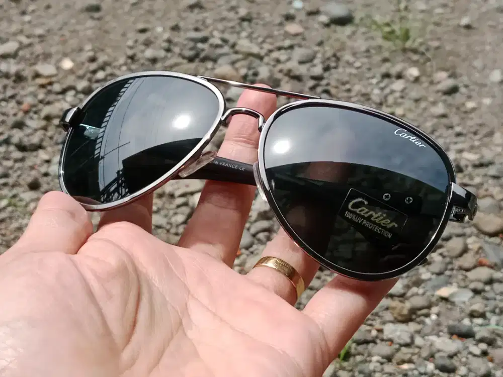Kacamata Cartier lensa hitam