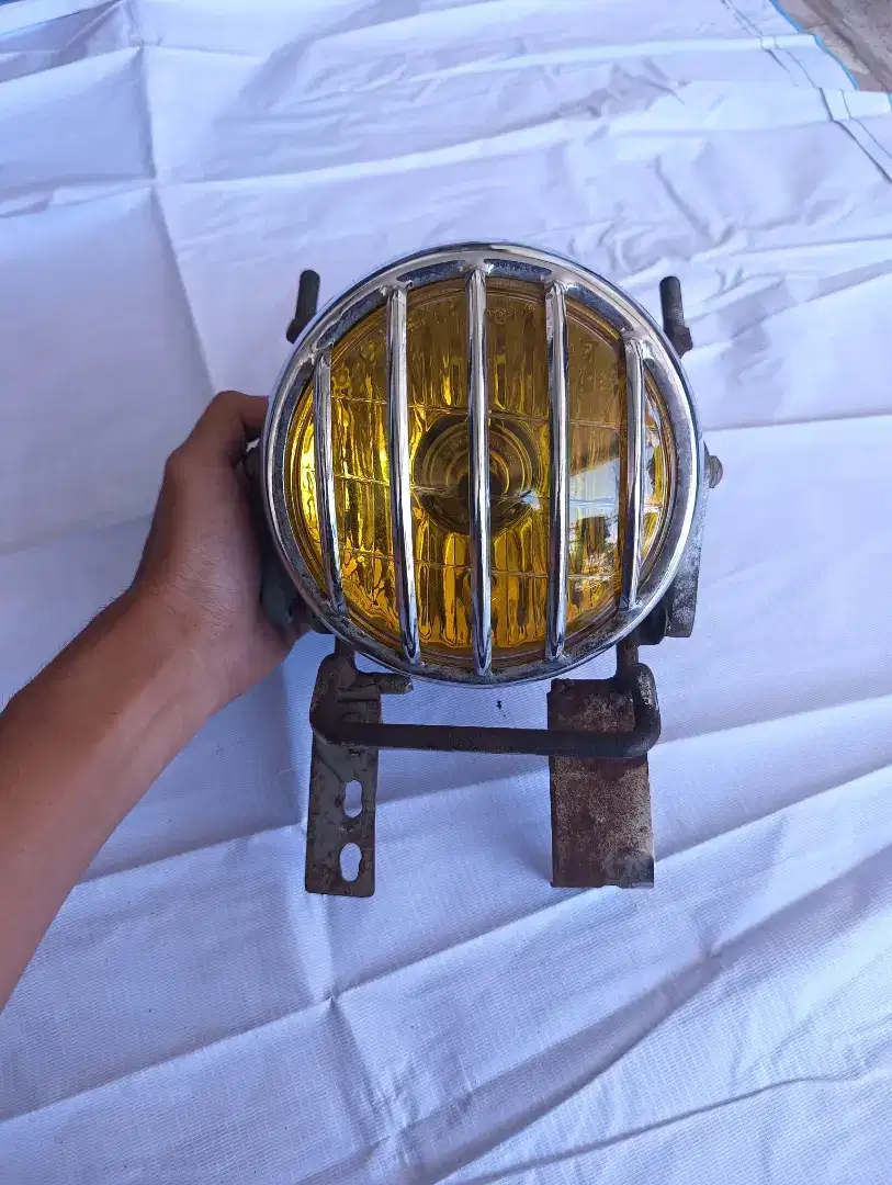 Lampu Depan Tralis 7 Inch Jaring Kaca Kuning Socket H4