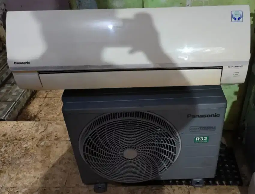 Jual ac Sharp 1/2 pk R32 lowwat 360 watt kondisi 95% ori semua
