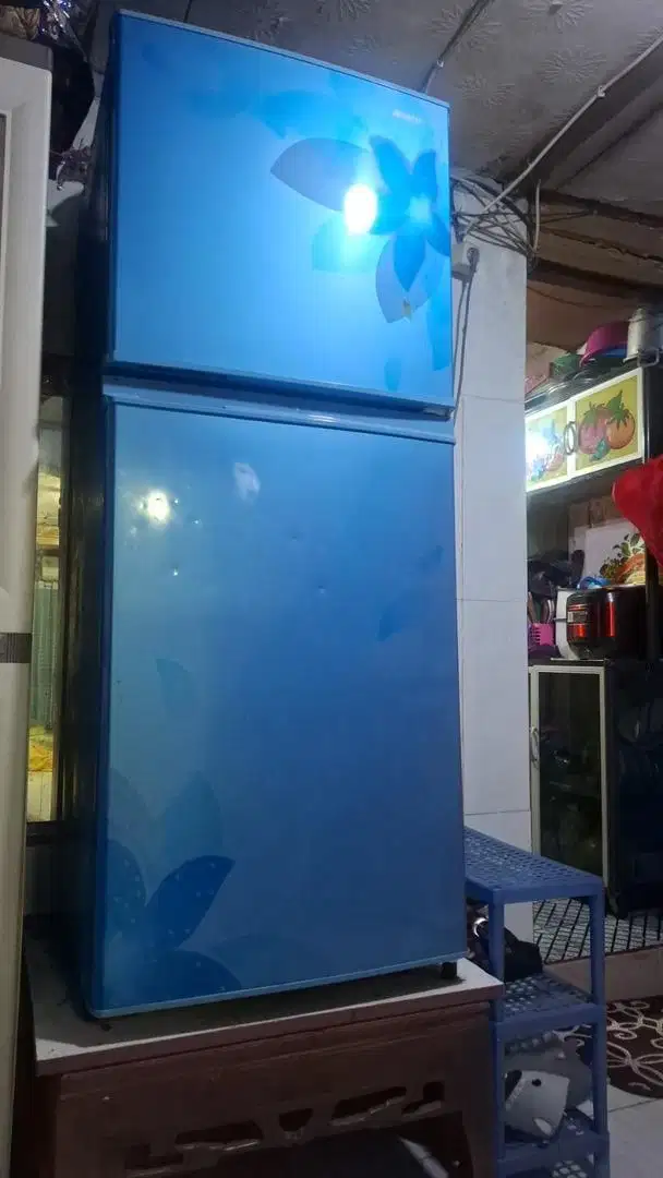 Kulkas sharp 2 pintu bekas