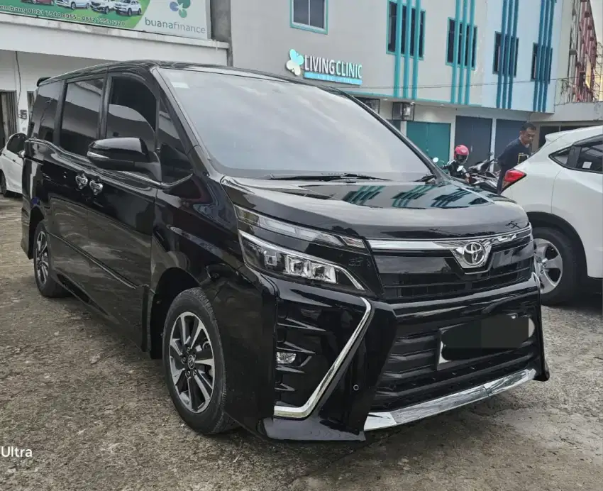 Voxy 2.0 AT 2020 istimewa dp 35 jt setara Alphard biante