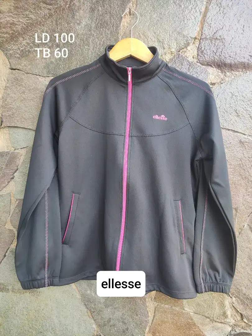 Jaket Running ellesse Original size L