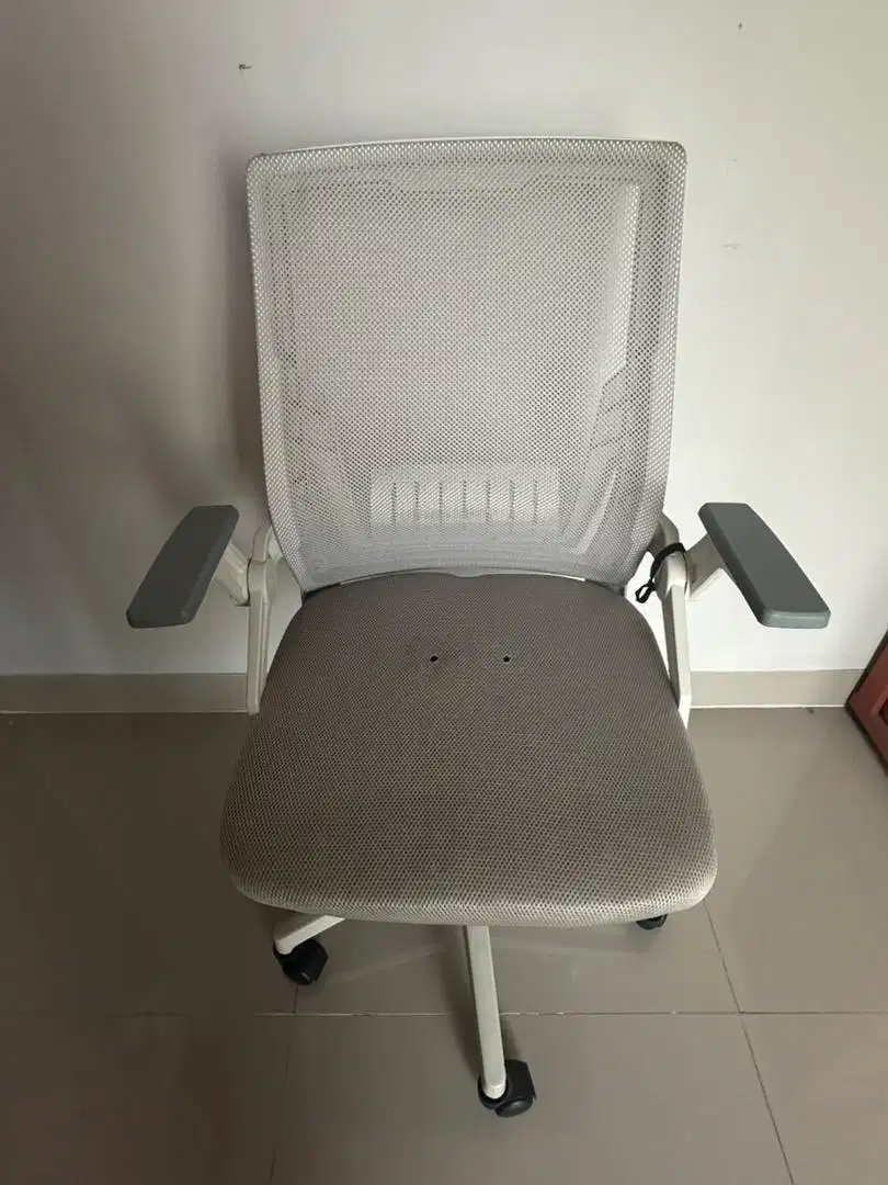 Kursi kantor minimalis