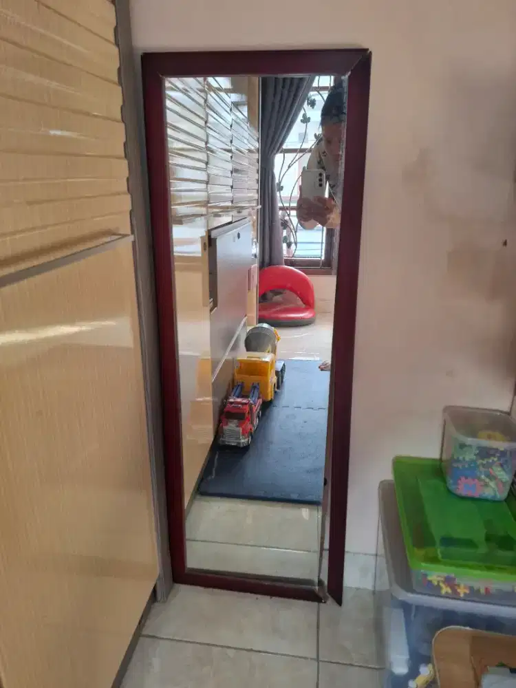 Kaca dandan panjang besar seluruh badan