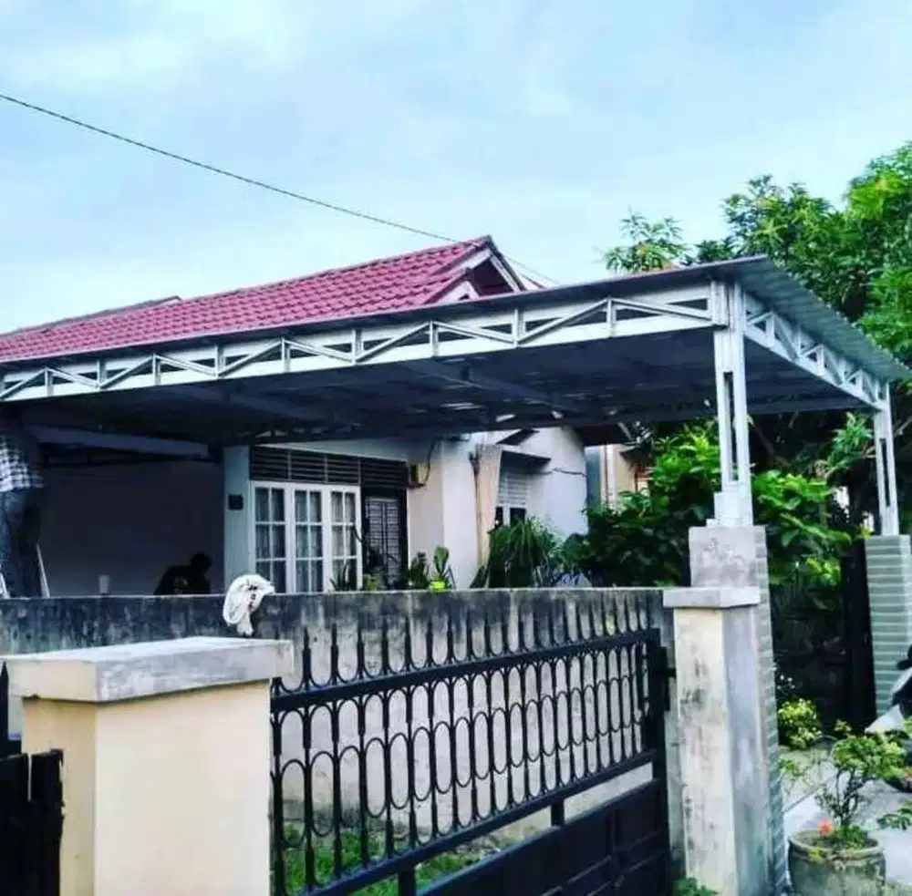 teras kanopi baja ringan atap galvalum polos dan pasir terpasang murah